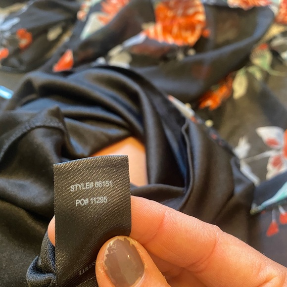 Lulu’s size small Multi-floral print Balloon Sleeve Maxi Dress black and Red - Picture 10 of 10